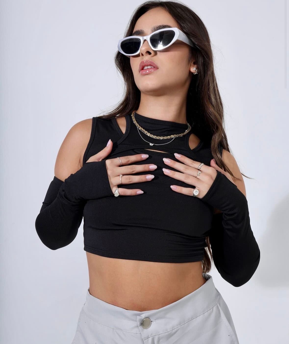 Cropped Mia